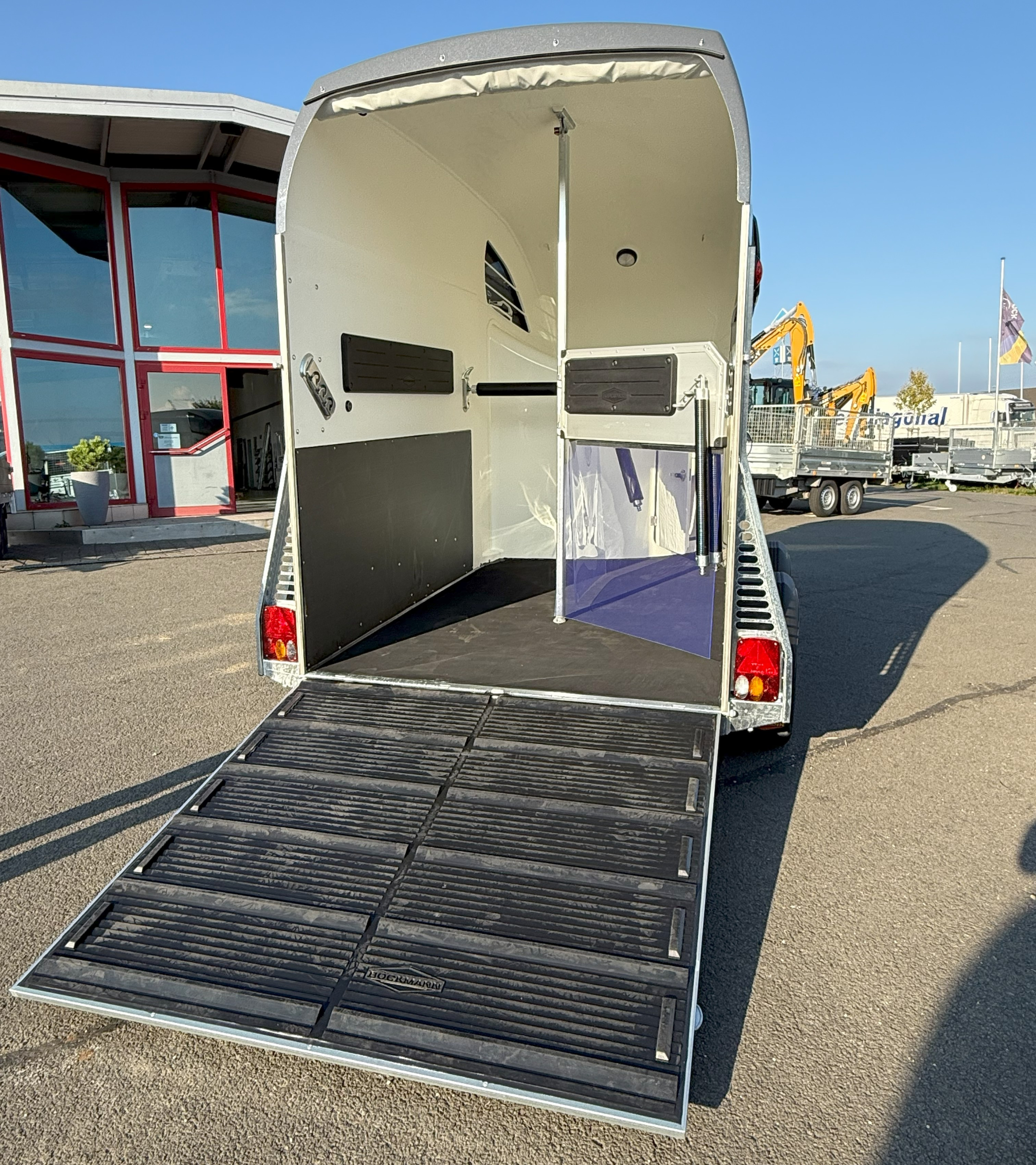 Böckmann Pferdeanhänger Master WCF grau ALU-Felgen 2,4 t – Bild 8