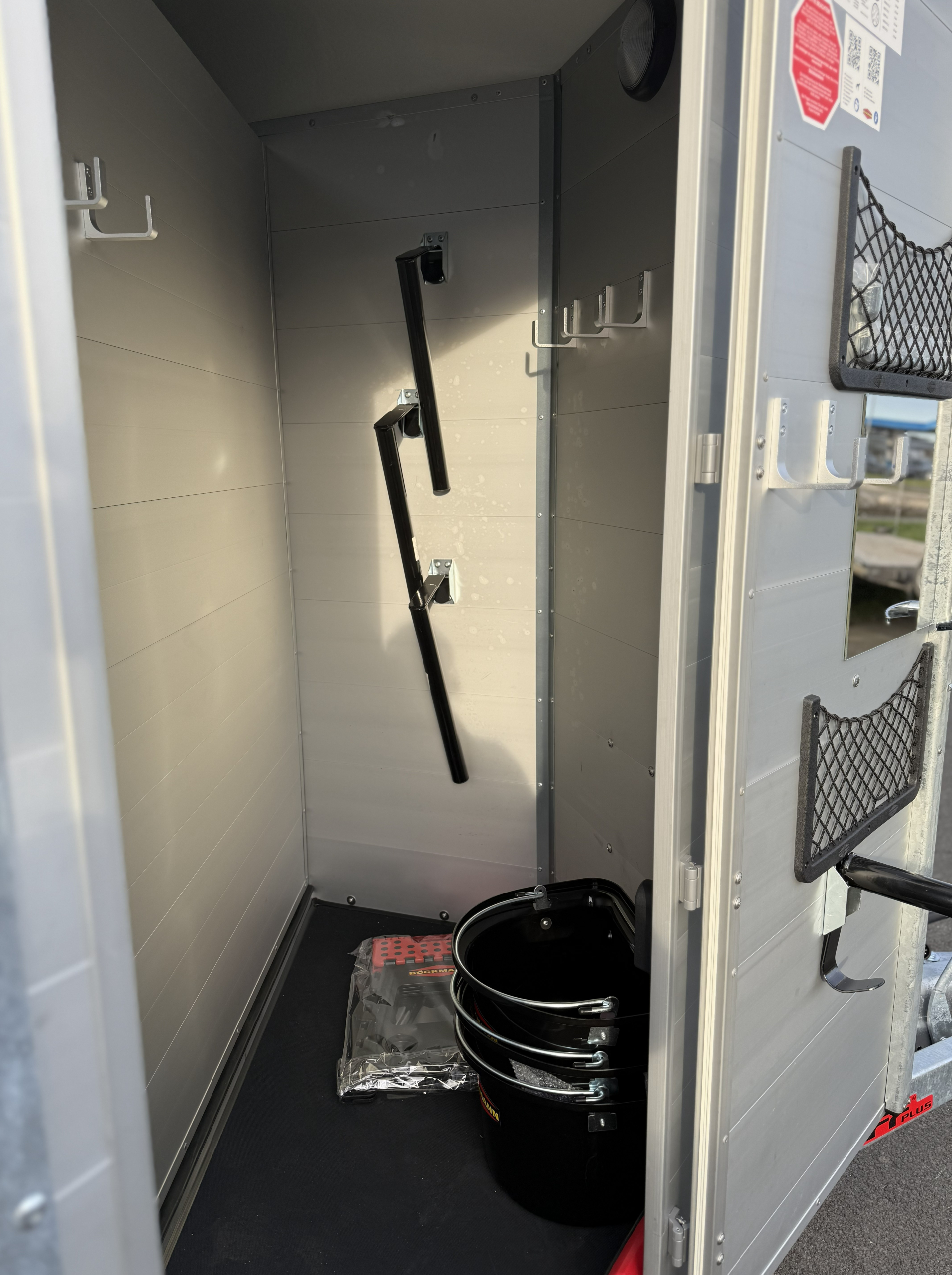 Böckmann Pferdeanhänger Traveller K4 2.700 kg – Bild 13