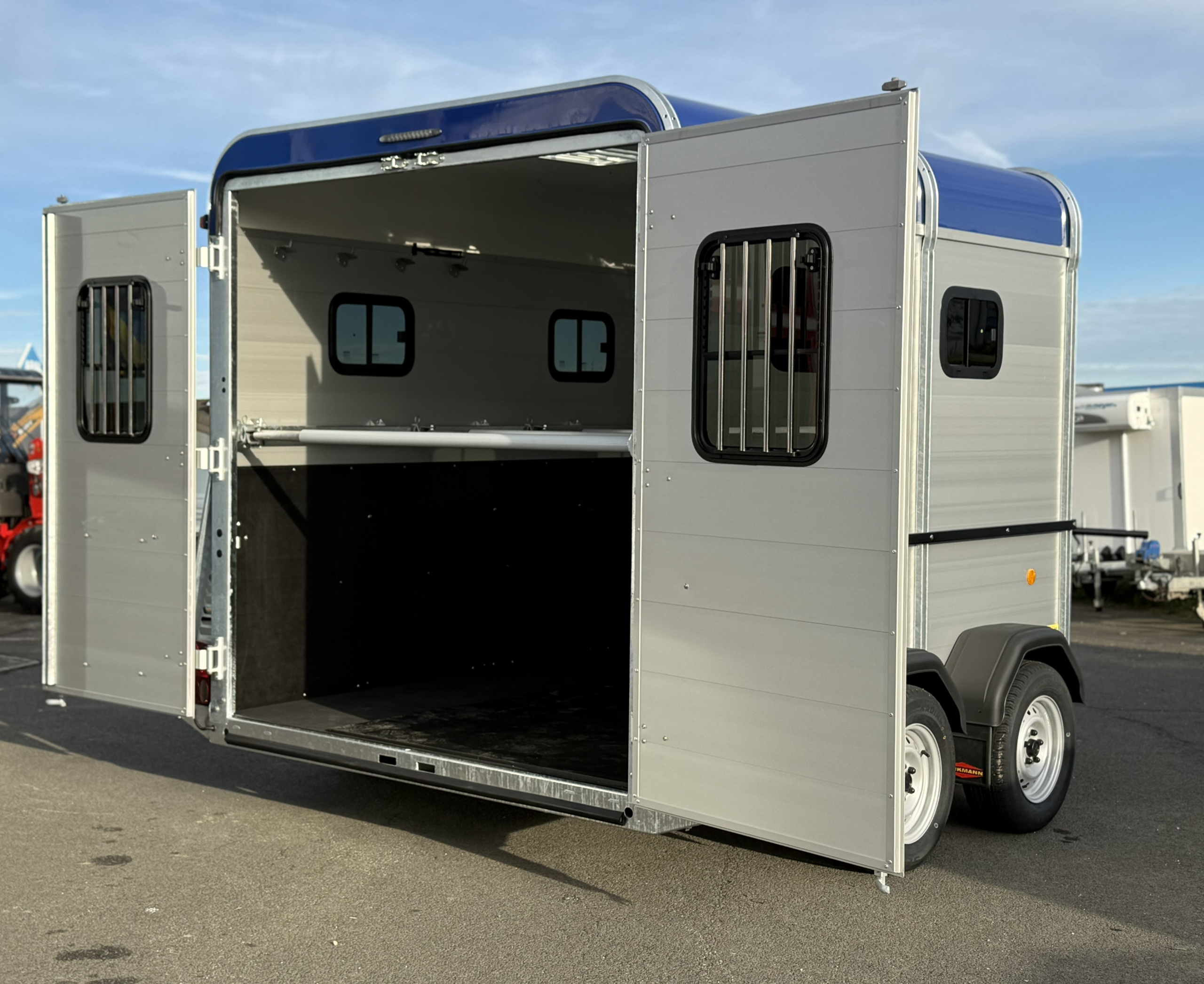 Böckmann Pferdeanhänger Traveller K4 2.700 kg – Bild 9