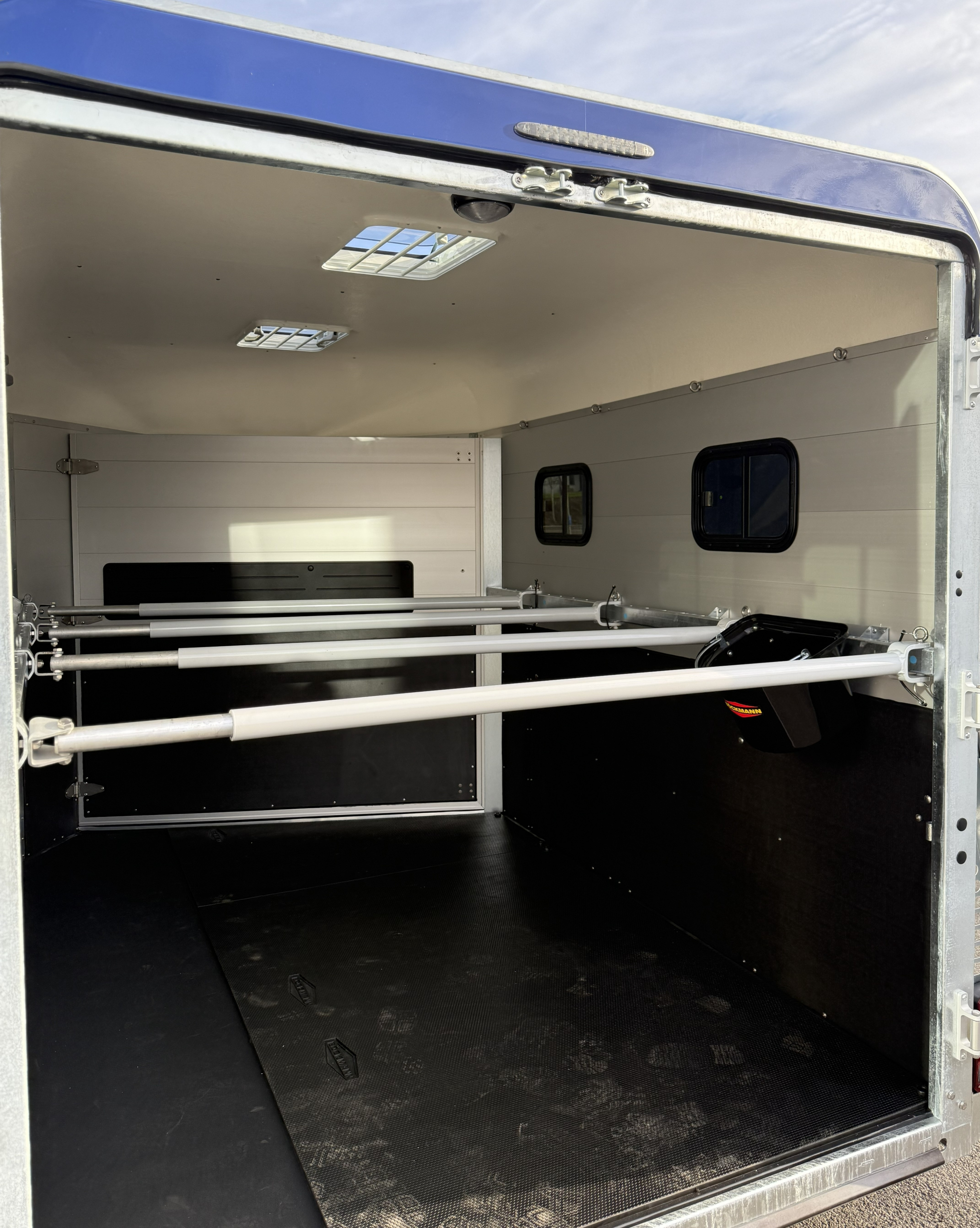 Böckmann Pferdeanhänger Traveller K4 2.700 kg – Bild 8