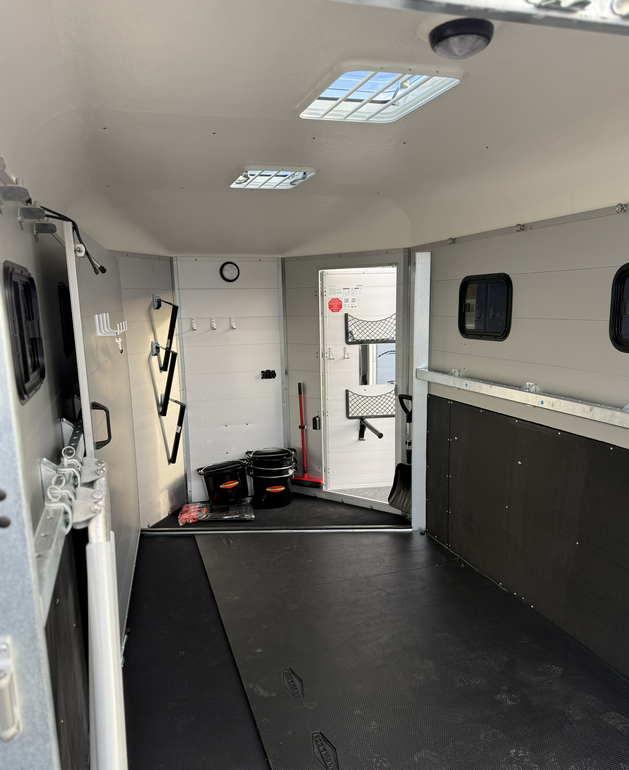Böckmann Pferdeanhänger Traveller K4 2.700 kg – Bild 7