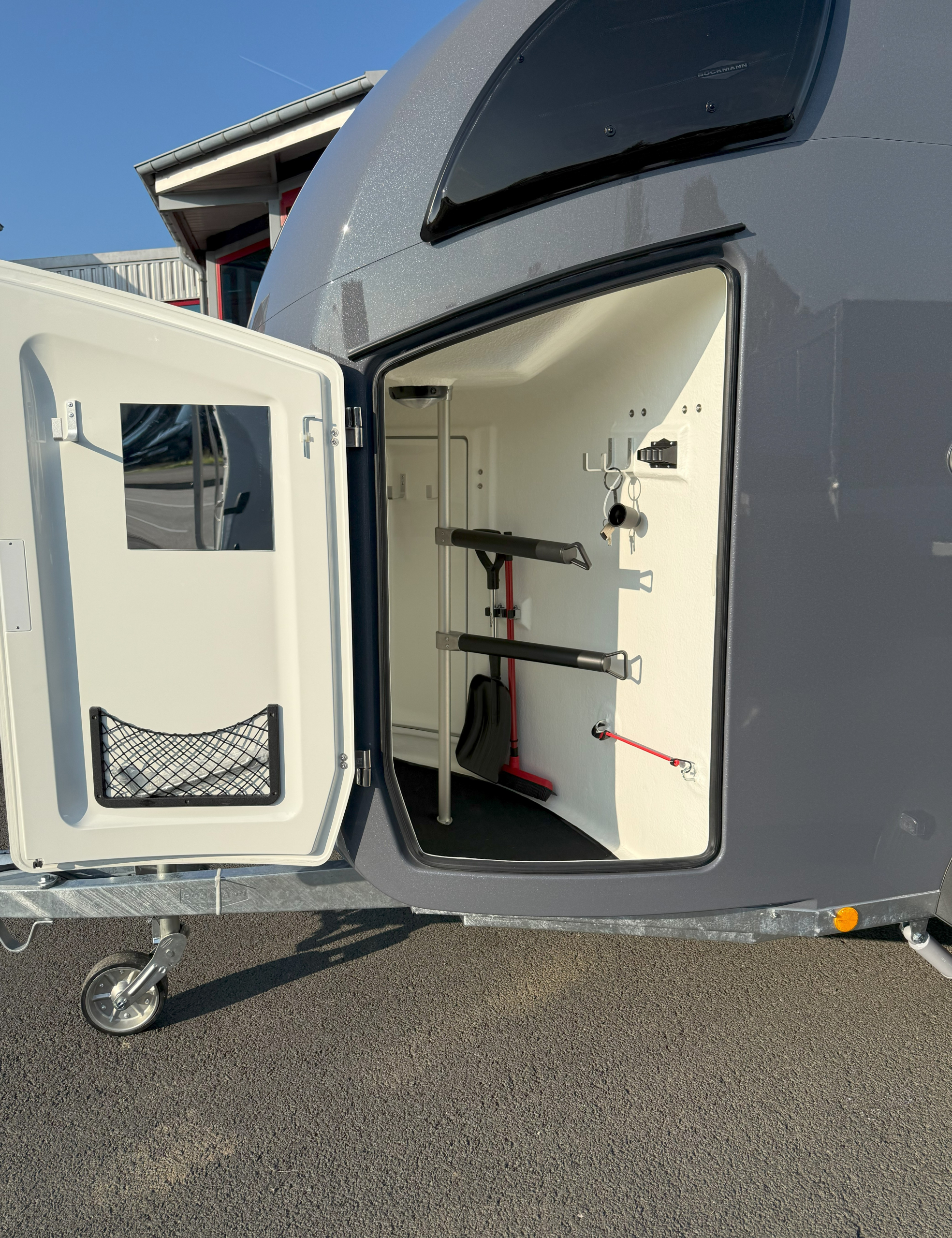 Böckmann Pferdeanhänger Master WCF grau ALU-Felgen 2,4 t – Bild 10