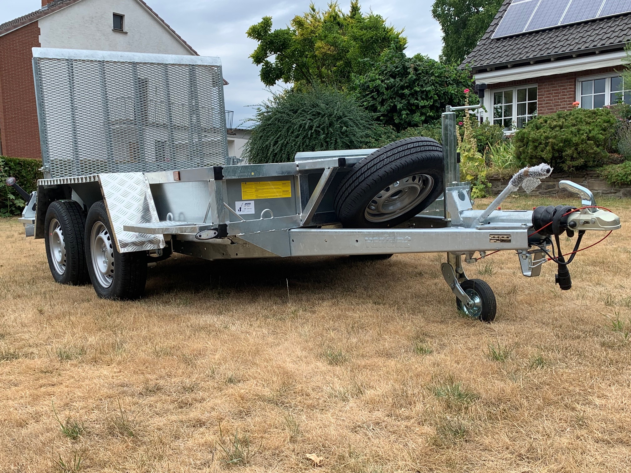 Baggeranhänger Variant 2700kg 2715M2 Ablage Ersatzrad Ausstellungsanhänger – Bild 3