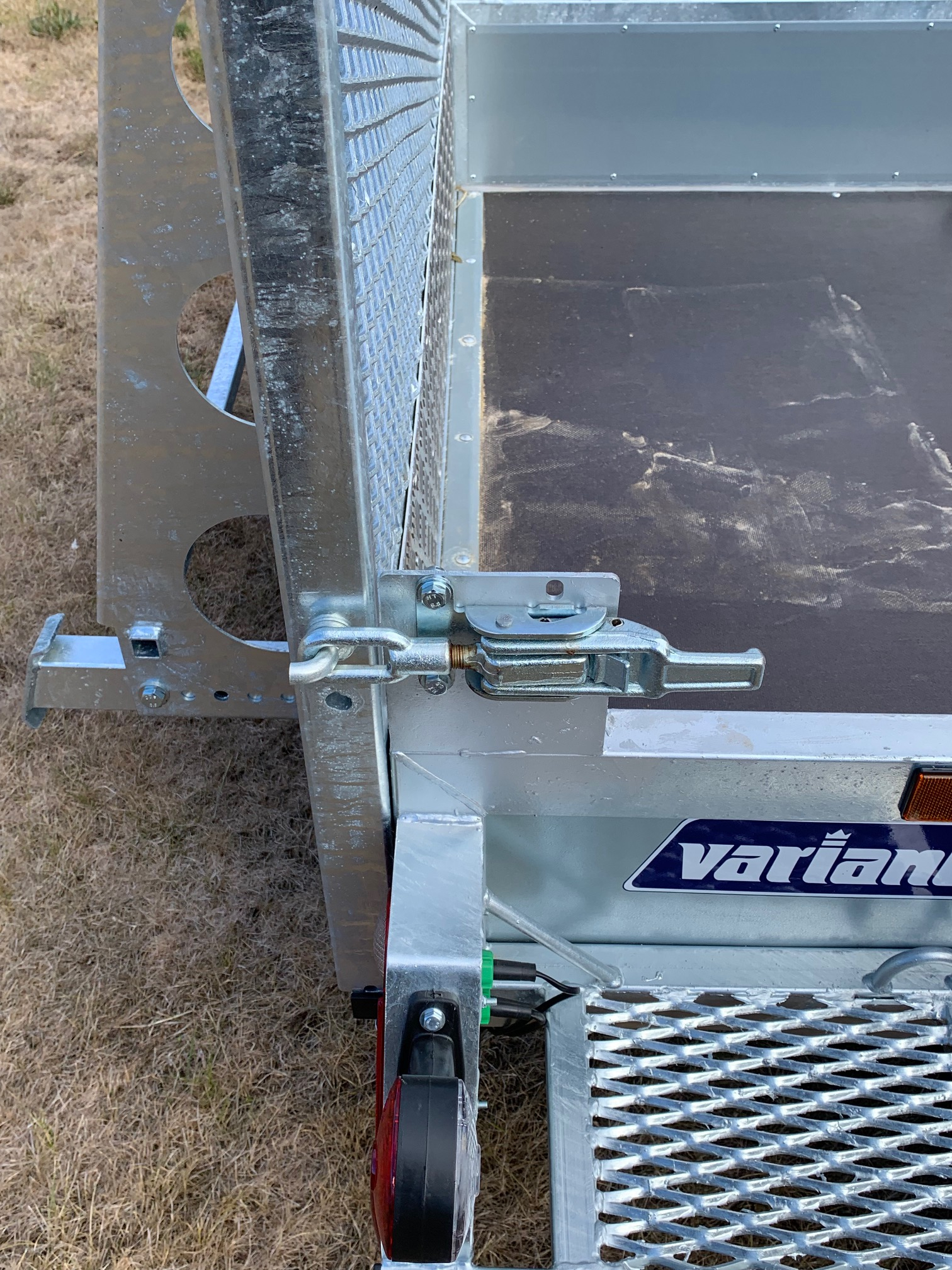 Baggeranhänger Variant 2700kg 2715M2 Ablage Ersatzrad Ausstellungsanhänger – Bild 8