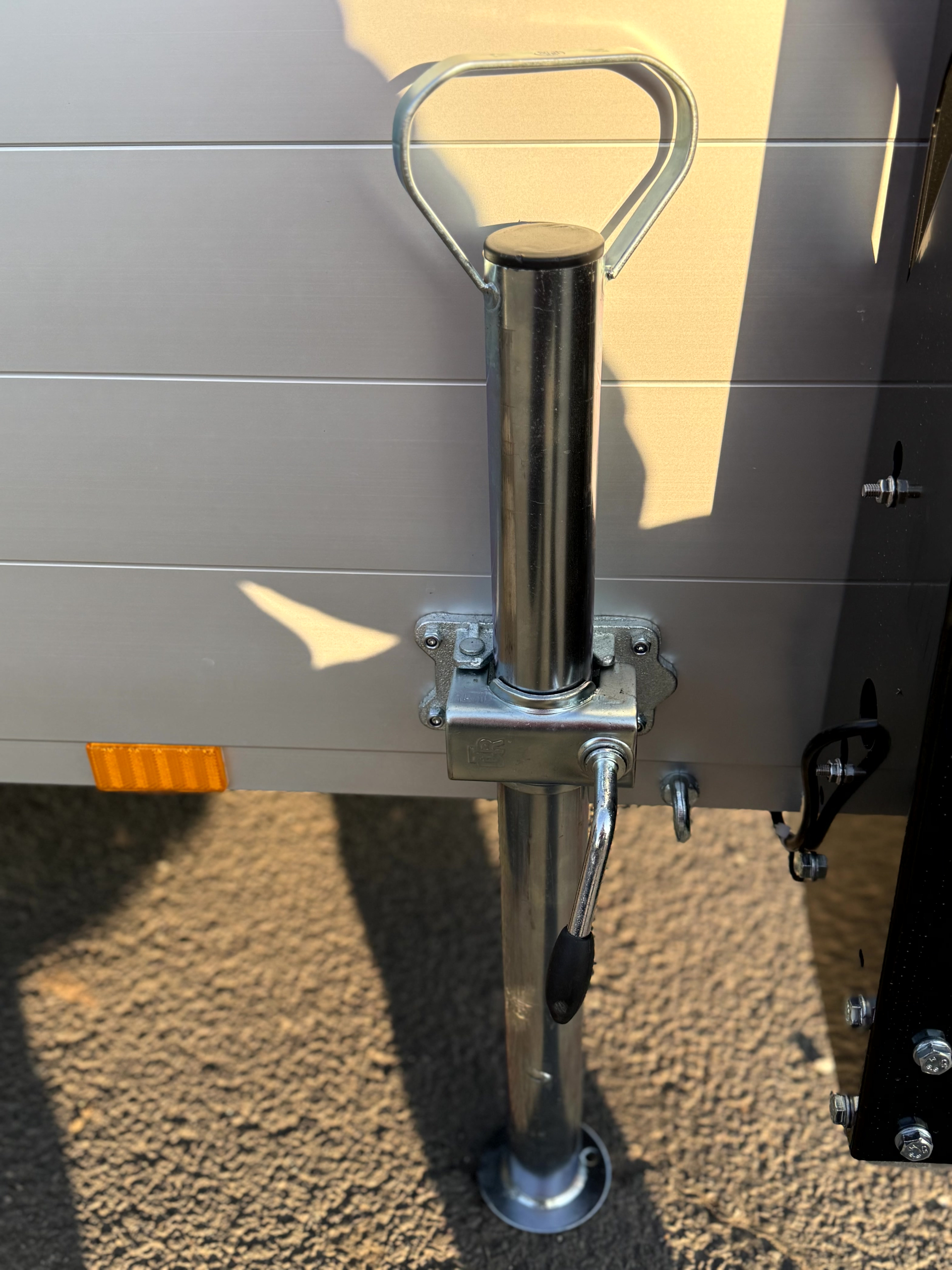 Anssems Kofferanhänger GTB 1350.251x151 VT3 Ultra Low 1350 kg mit Rampe und Klappdeckel – Bild 5