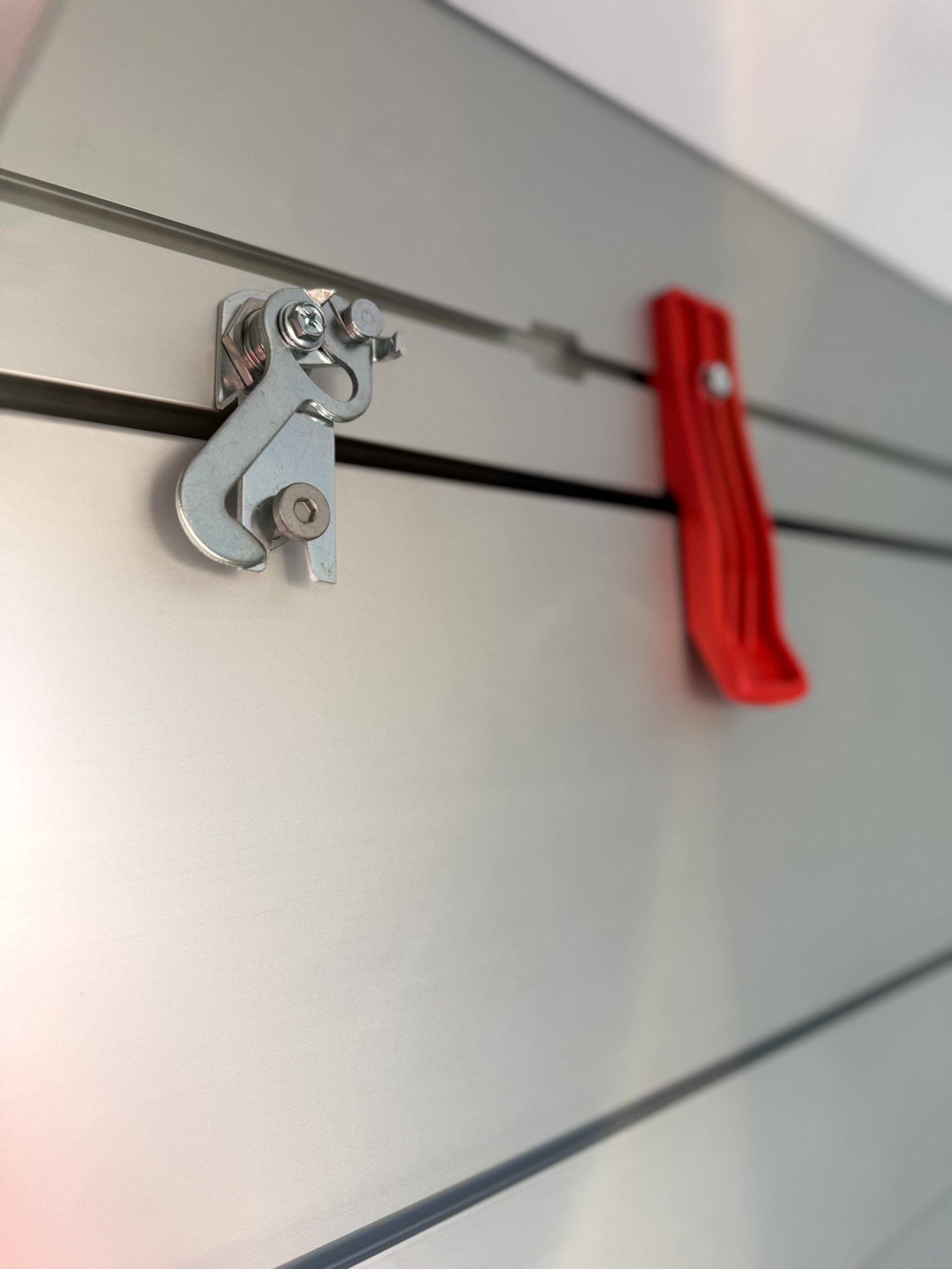 Anssems Kofferanhänger GTB 1350.251x151 VT3 Ultra Low 1350 kg mit Rampe und Klappdeckel – Bild 10