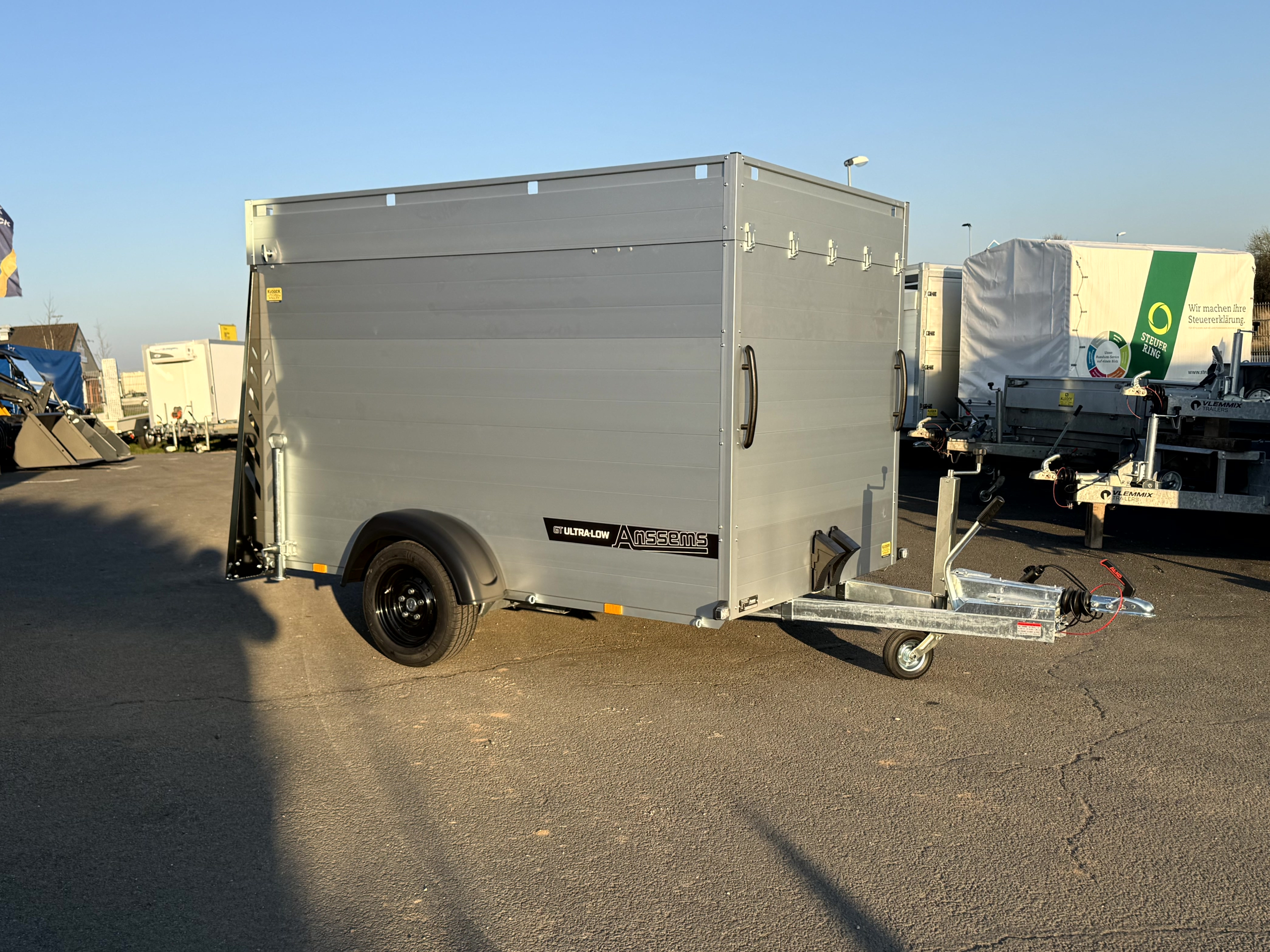 Anssems Kofferanhänger GTB 1350.251x151 VT3 Ultra Low 1350 kg mit Rampe und Klappdeckel – Bild 14