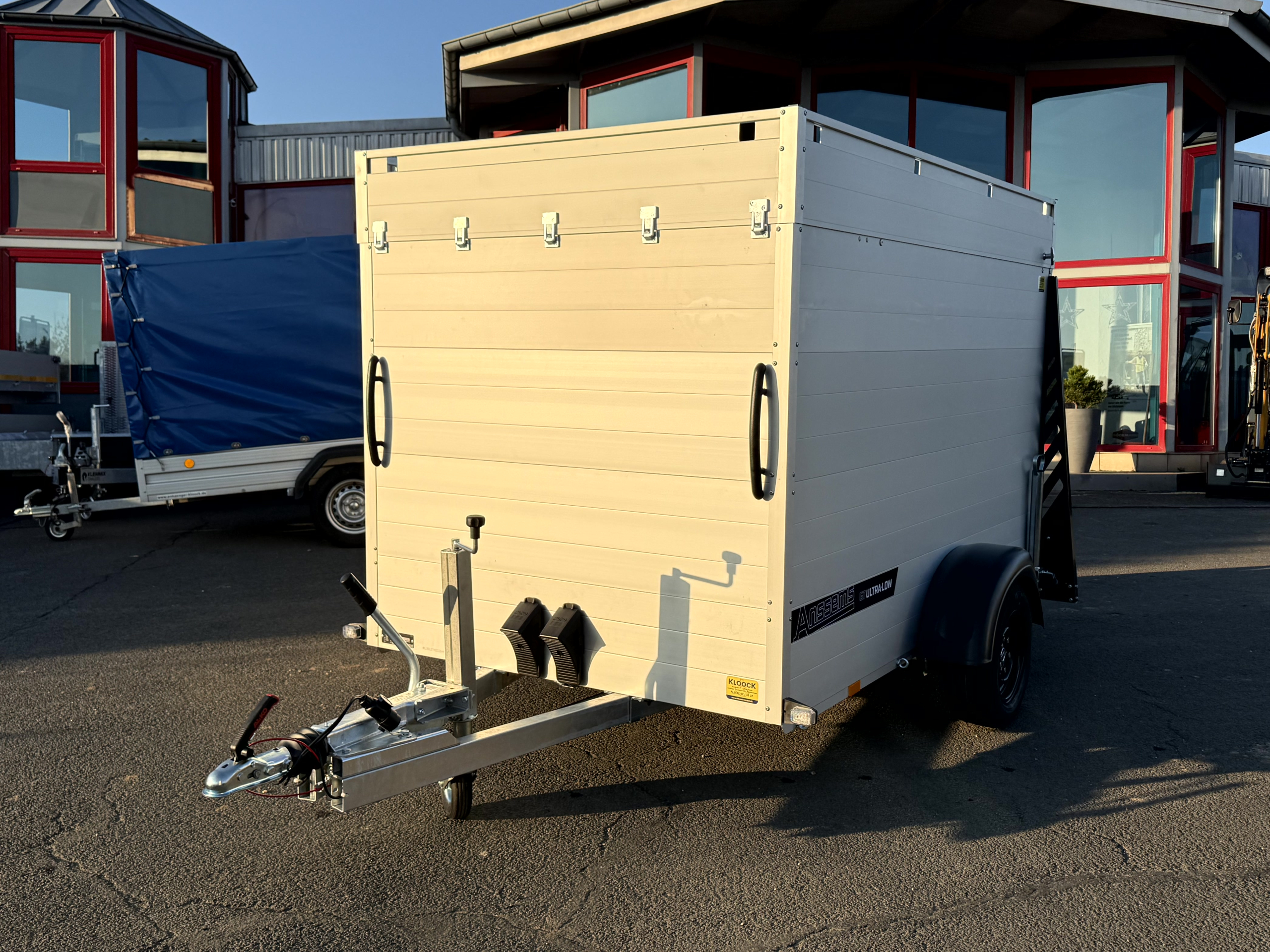 Anssems Kofferanhänger GTB 1350.251x151 VT3 Ultra Low 1350 kg mit Rampe und Klappdeckel – Bild 15