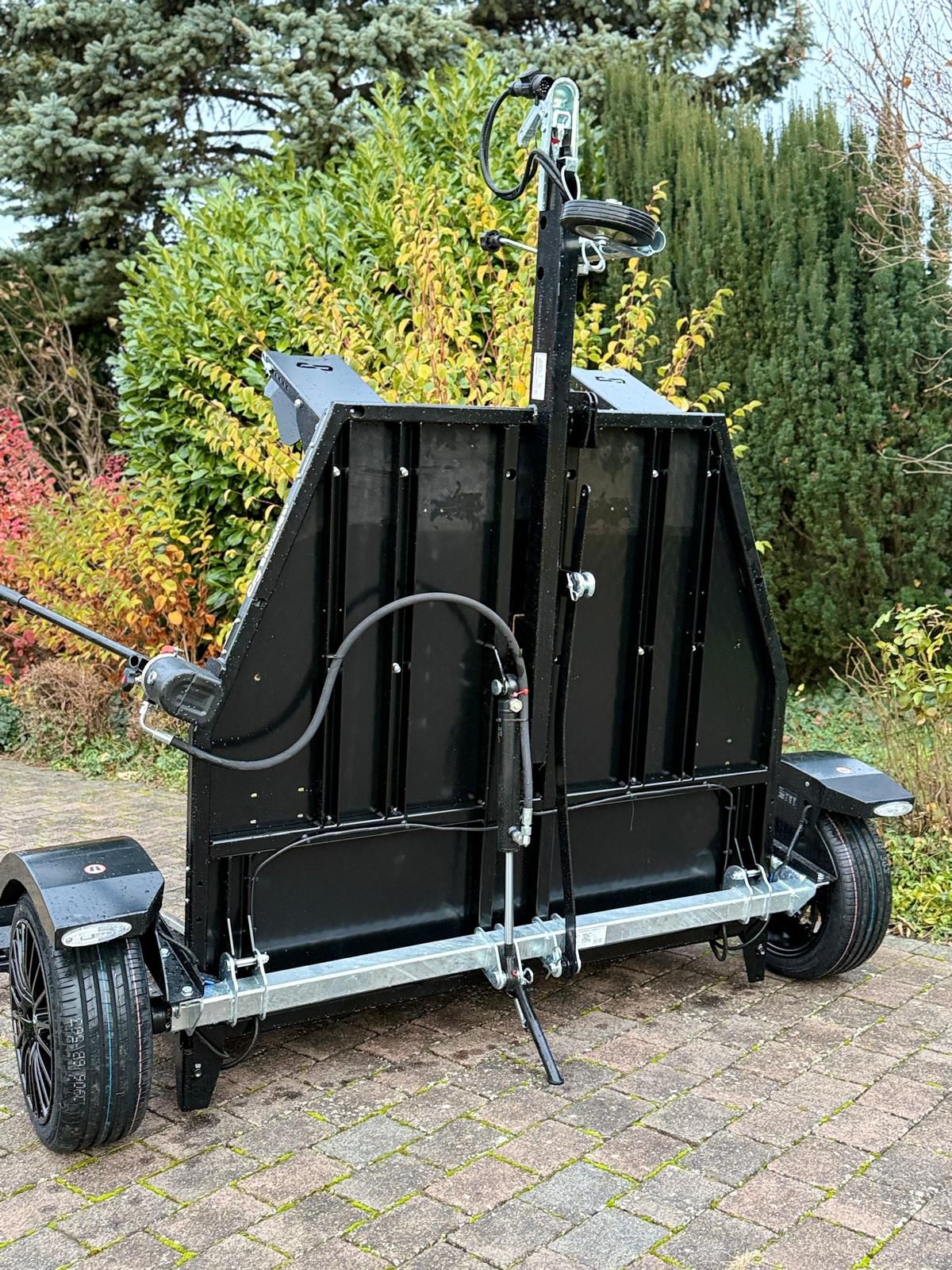 Balhanger Motorradanhänger Moto-2 750 kg "Black Edition" hydr. Absenkbar 13 Poliger Stecker mit Alufelgen – Bild 8